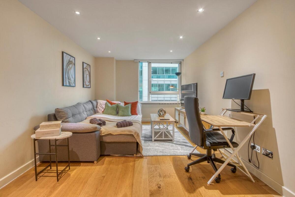 1 Bed & 1 Bath Next To Vauxhall Station In Zone 1 Apartment London